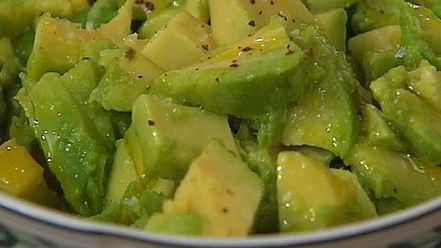 Рецепт тостов с авокадо и красной икрой