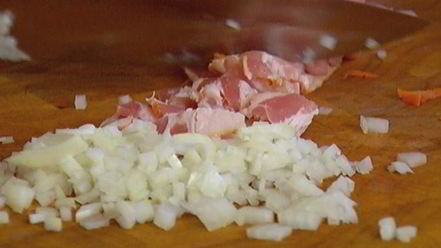 Рецепт тостов с фасолью, беконом и вялеными помидорами