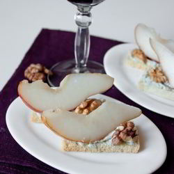 Рецепт Тостов с грушами и голубым сыром