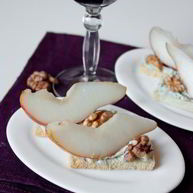 Рецепт Тостов с грушами и голубым сыром