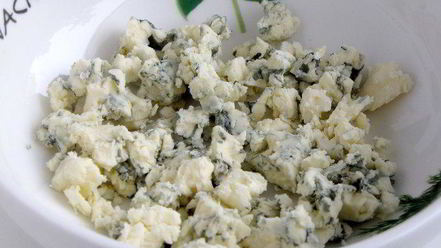 Рецепт тостов с грушей, голубым сыром и кедровыми орешками