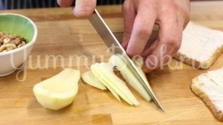 Рецепт тостов с грушей и медом