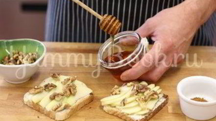Рецепт тостов с грушей и медом