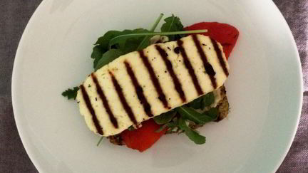 Рецепт Тостов с хумусом, рукколой и адыгейским сыром гриль