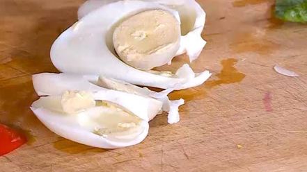 Рецепт тостов с куриной печенью, редиской и яйцом