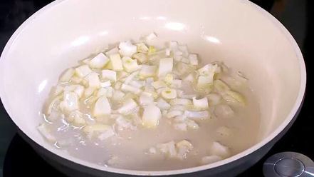 Рецепт тостов с куриной печенью, редиской и яйцом