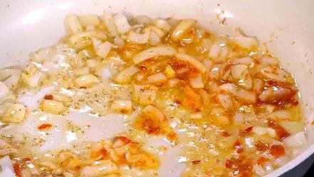 Рецепт тостов с куриной печенью, редиской и яйцом