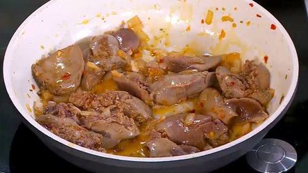 Рецепт тостов с куриной печенью, редиской и яйцом