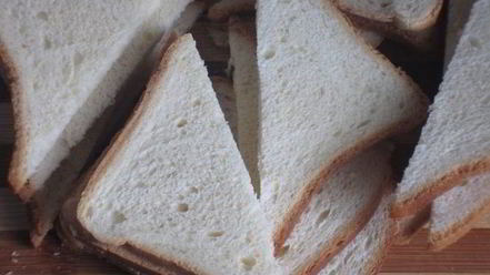 Рецепт тостов с пармезаном, оливками и вялеными помидорами