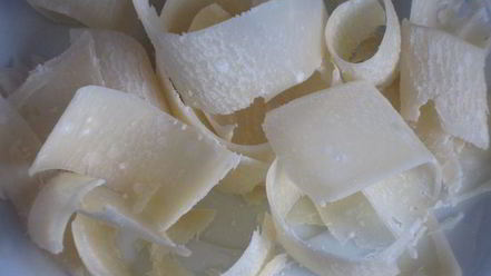 Рецепт тостов с пармезаном, оливками и вялеными помидорами