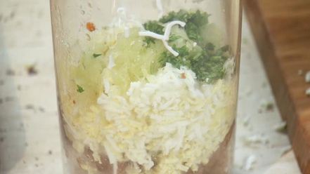 Рецепт тостов с паштетом из говяжьей тушенки