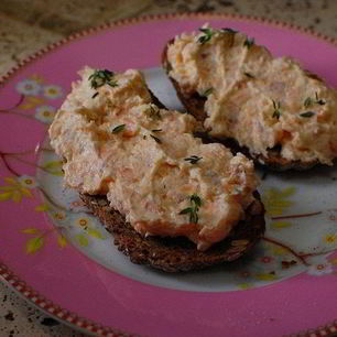 Рецепт Тостов с патэ из копченой форели