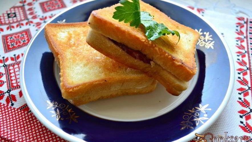 Рецепт тостов с плавленным сыром и копченой колбасой