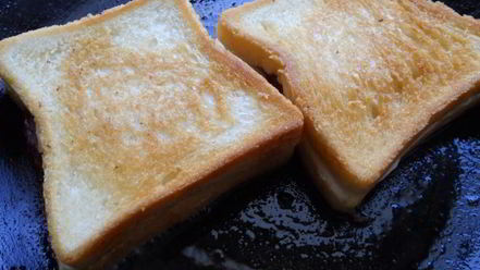 Рецепт тостов с плавленным сыром и копченой колбасой