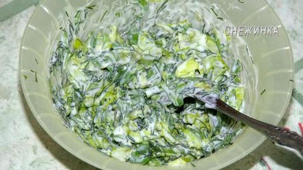 Рецепт тостов с руколой и яйцом, зеленью и редисом