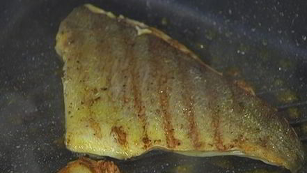 Рецепт тостов с рыбой карри и свекольным салатом