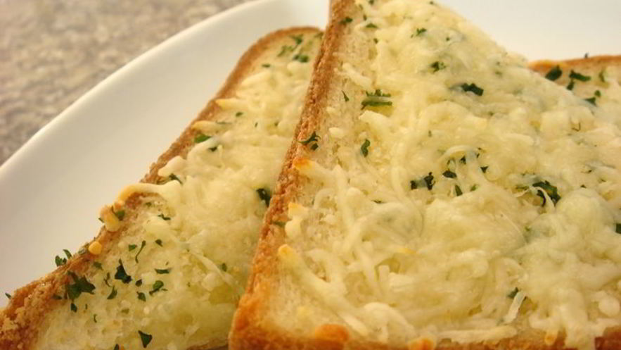 Рецепт тостов с сыром и чесноком