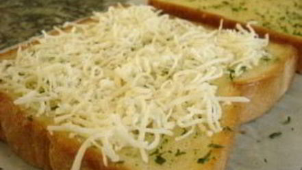 Рецепт тостов с сыром и чесноком