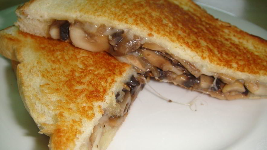 Рецепт тостов с сыром и грибами