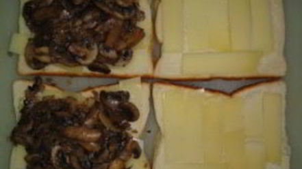 Рецепт тостов с сыром и грибами