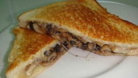 Рецепт тостов с сыром и грибами