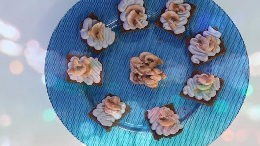 Рецепт тостов с сыром и шампиньонами