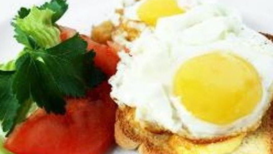 Рецепт тостов с сыром и яйцами