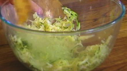 Рецепт тостов с цукини, сыром и луком