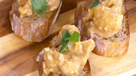 Рецепт тостов с цветной капустой в сырном соусе