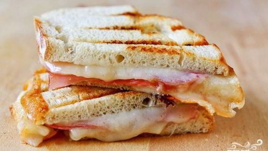 Рецепт тостов с ветчиной и сыром