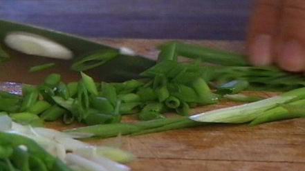 Рецепт тостов с яйцами, спаржей, копченой семгой и красной икрой