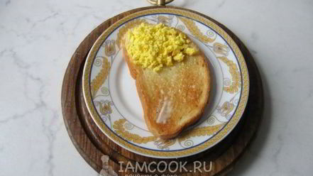 Рецепт тостов с яйцом к празднику