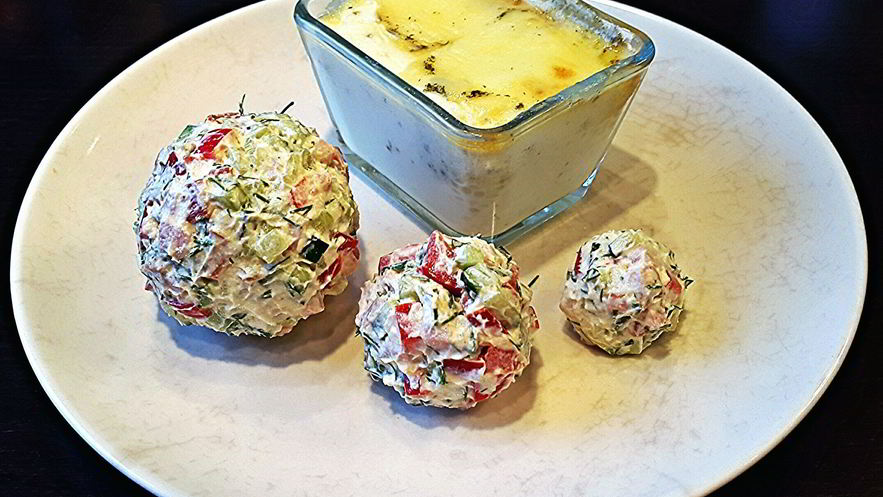 Рецепт яиц с моцареллой, сливочные шарики и тосты с томатами