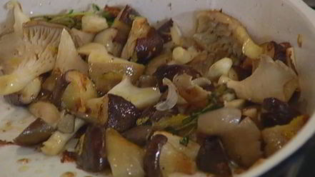 Рецепт жареных грибов на тостах