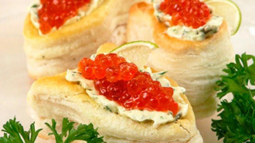 Рецепт волованов с красной икрой