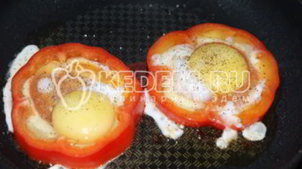 Рецепт глазуньи в перце