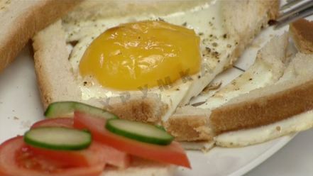 Рецепт идеальной яичницы для любимой на 8 марта