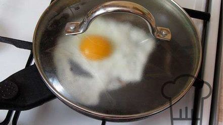 Рецепт классической яичницы на завтрак