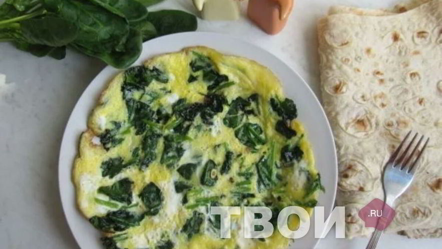 Рецепт яичницы-болтуньи со шпинатом и пармезаном