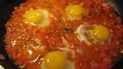 Рецепт Яичницы-глазуньи с помидорами