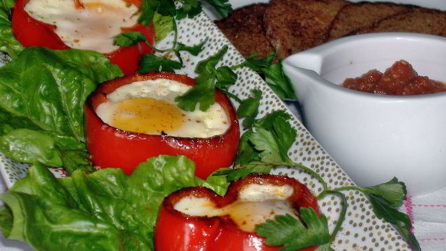 Рецепт яичницы-глазуньи в сладких перцах