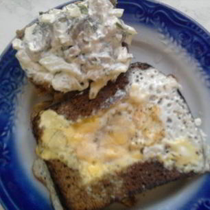 Рецепт Яичницы и закуска из селедки