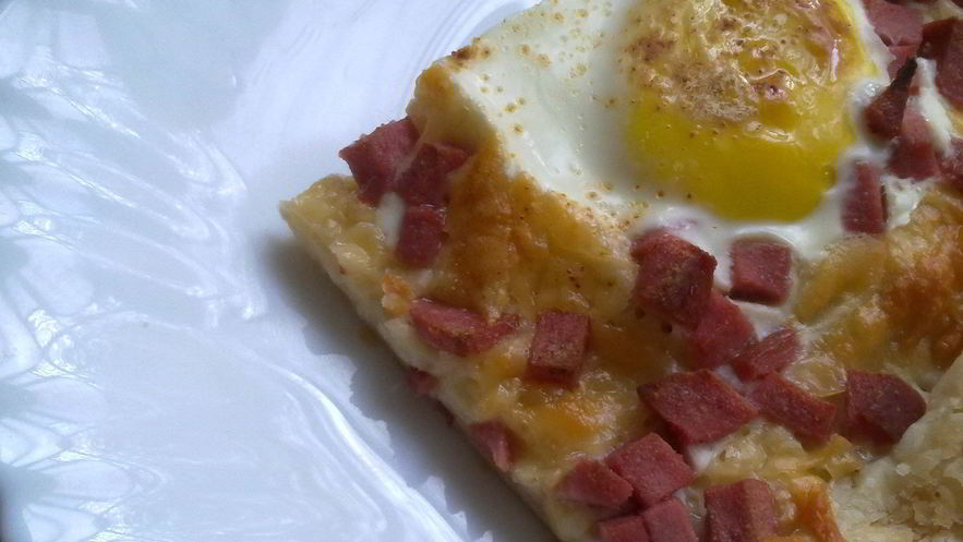 Рецепт яичницы на слоеном тесте