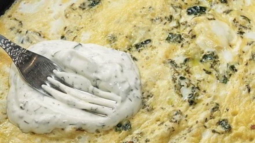 Рецепт яичницы по-азербайджански с зеленью