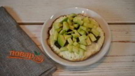 Рецепт яичницы с беконом и авокадо