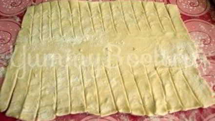 Рецепт яичницы с филе и грибами в слоеном тесте