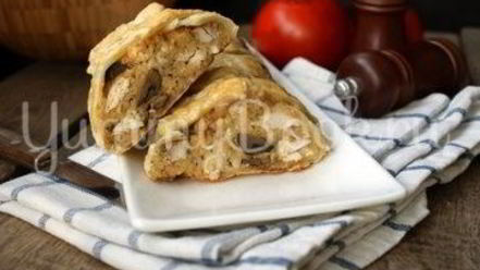 Рецепт яичницы с филе и грибами в слоеном тесте