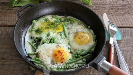 Рецепт яичницы с горошком и стручковой фасолью