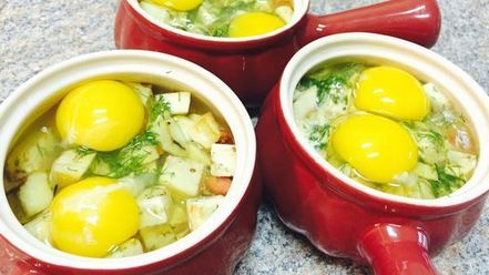 Рецепт яичницы с грибами, грудинкой и овощами