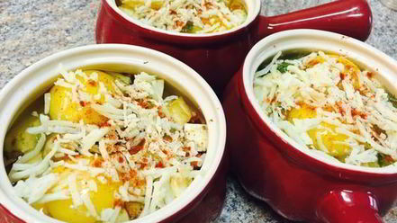 Рецепт яичницы с грибами, грудинкой и овощами